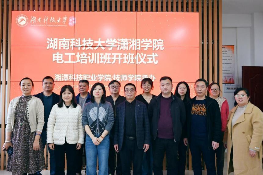 3bcc02ffa7a24a05b60865271fc449ae.png 合照1.png